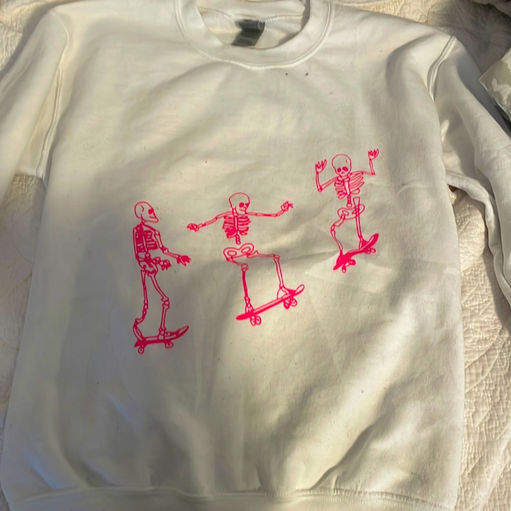 preppy skeleton crew neck!
